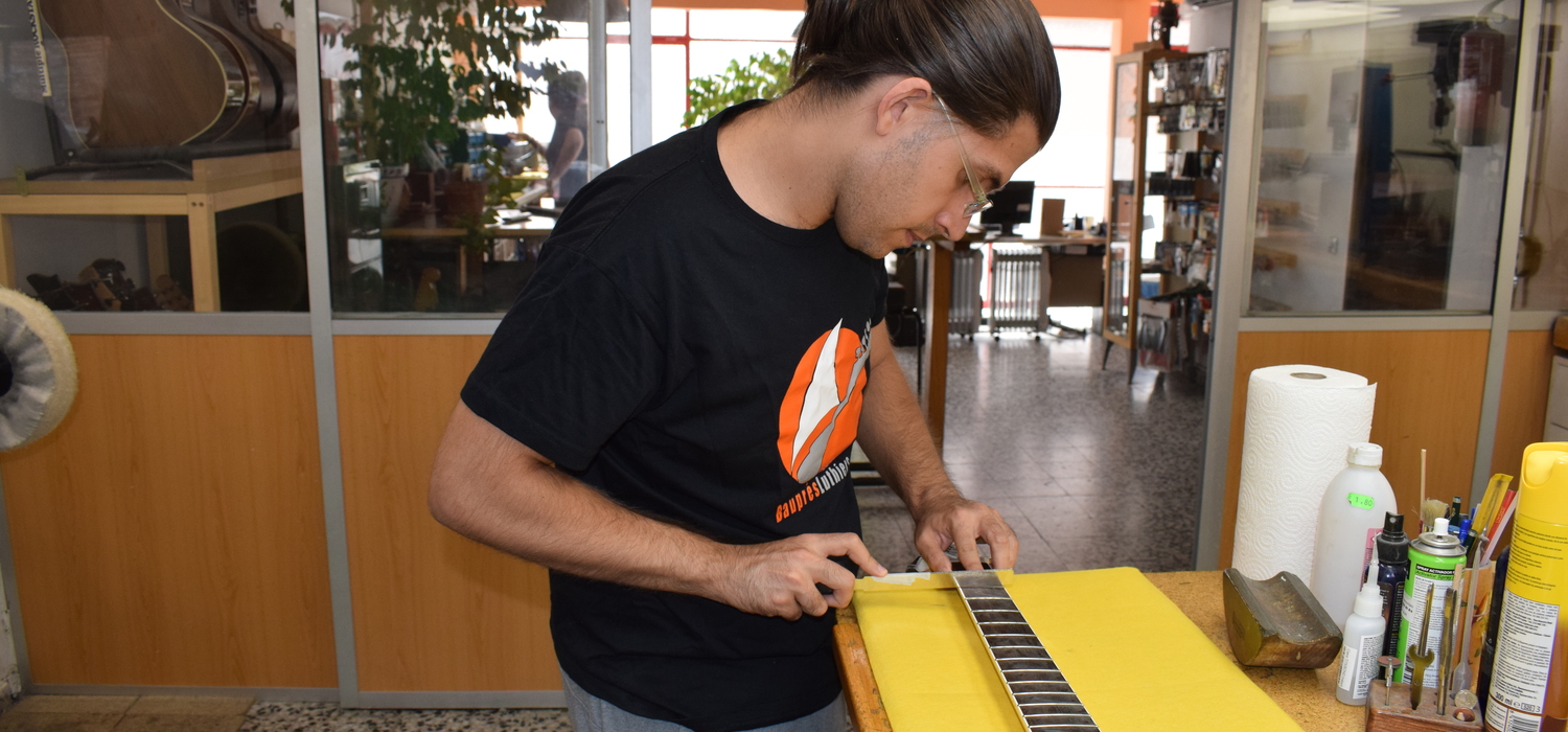 Curso de ajuste y mantenimiento de guitarras y bajos 6 de julio 2019