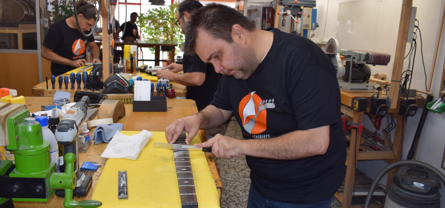 Curso de ajuste y mantenimiento de guitarras y bajos 6 de julio 2019