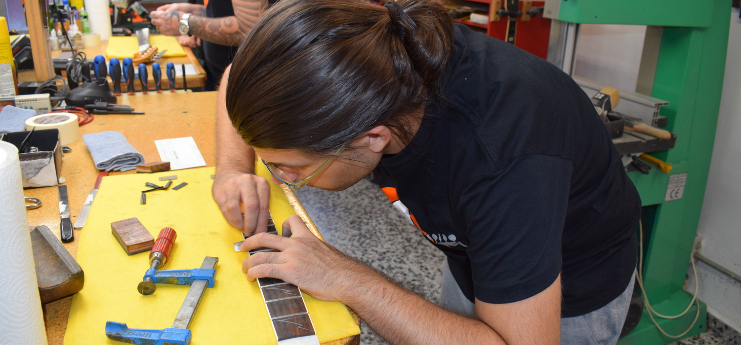 Curso de ajuste y mantenimiento de guitarras y bajos 6 de julio 2019