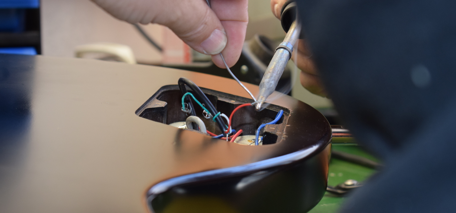 Curso de ajuste y mantenimiento de guitarras y bajos 6 de julio 2019