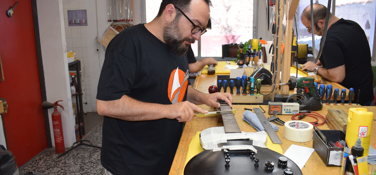 Curso de ajuste y mantenimiento de guitarras y bajos 6 de julio 2019